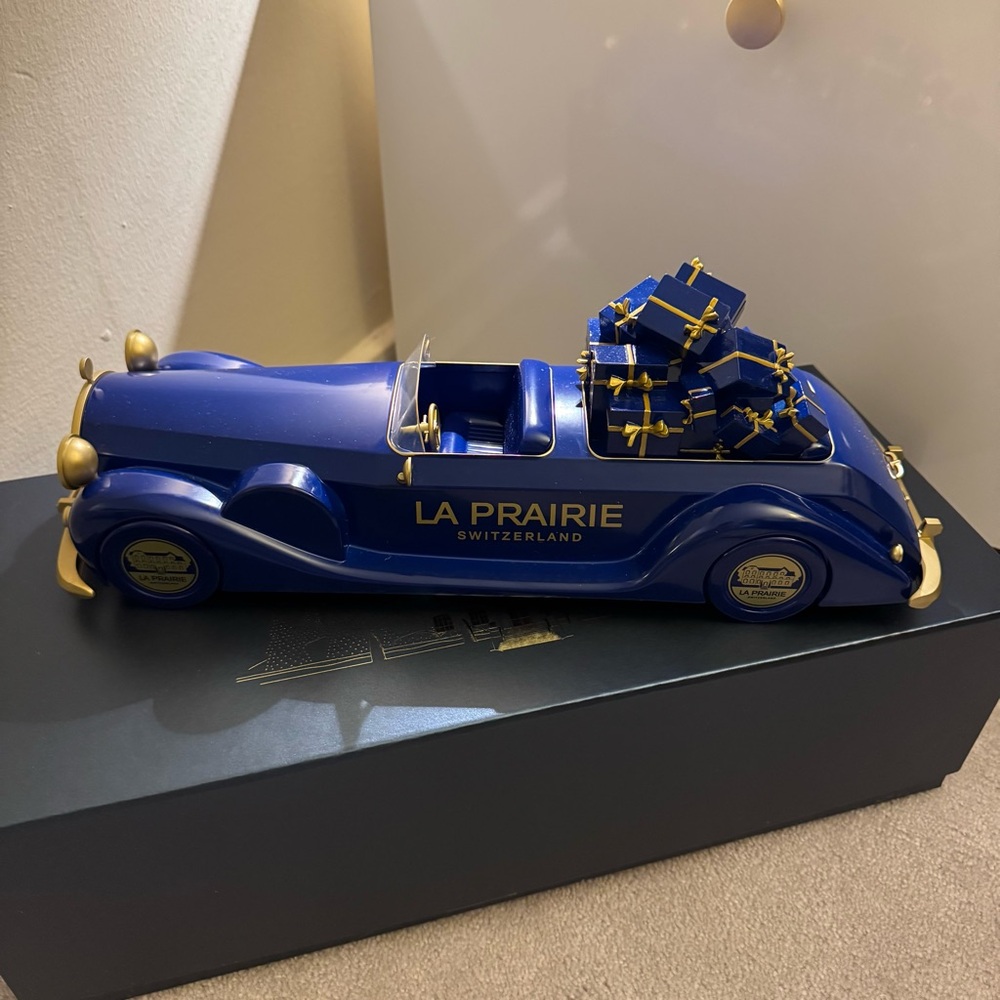 La Prairie Switzerland Limited Edition 2024 Holiday Decorative Model Car